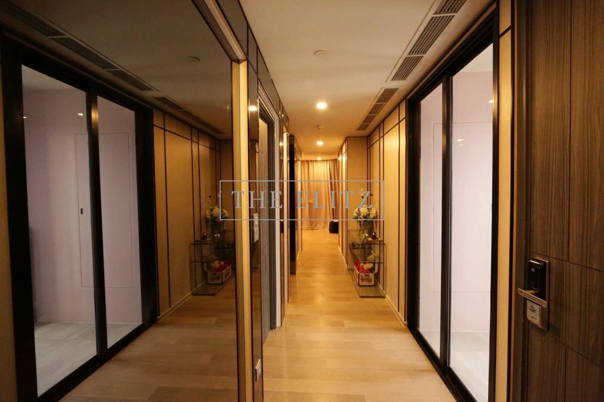 รูป ✨ World-Class Iconic Landmark Condominium at Asoke Junction | 0 Meters from MRT Sukhumvit & BTS Asok ✨ - รูปที่ 4/16