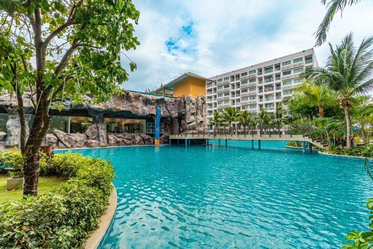 picture Laguna Beach Resort 3 Maldives, studio, pool view, 1.45 million | Foreign Quota - 15/16
