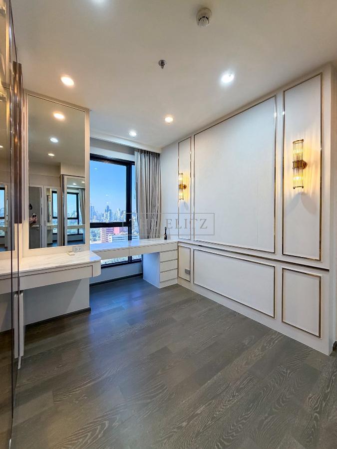 รูป ✨ Unobstructed Panoramic Views of Benjakitti Forest Park | Steps to MRT Khlong Toei & Expressway ✨ - รูปที่ 4/26