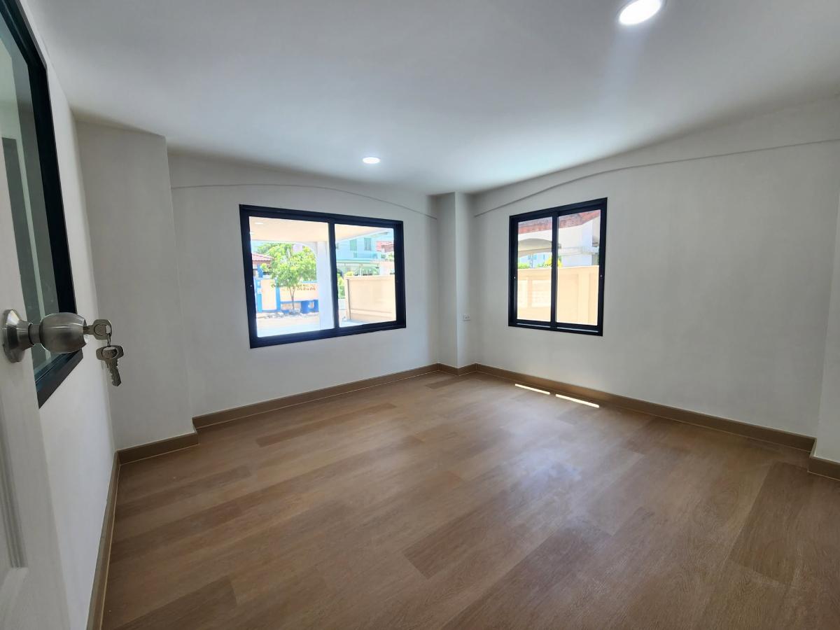 รูป 🌳ขายด่วน!! บ้านเดี่ยวหลังใหญ่ ชลลดา บางบัวทอง แบรนด์ Land & Houses เนื้อที่ 106 ตร.ว. ตกแต่งใหม่ทั้งหลัง ✅บรรยากาศร่มรื่น มีทะเลสาบขนาดใหญ่ - รูปที่ 7/18