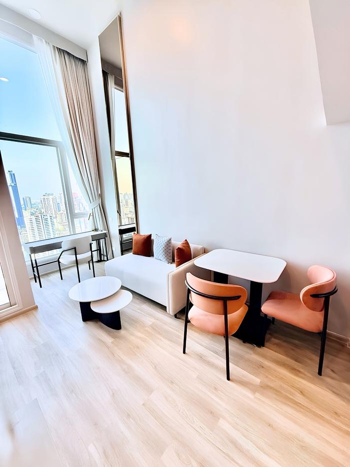 รูป Culture Thonglor Duplex เพดานสูงที่โดดเด่นด้วยพื้นที่กว้าง และการตกแต่งร่วมสมัย พร้อมเข้าอยู่ - รูปที่ 3/9