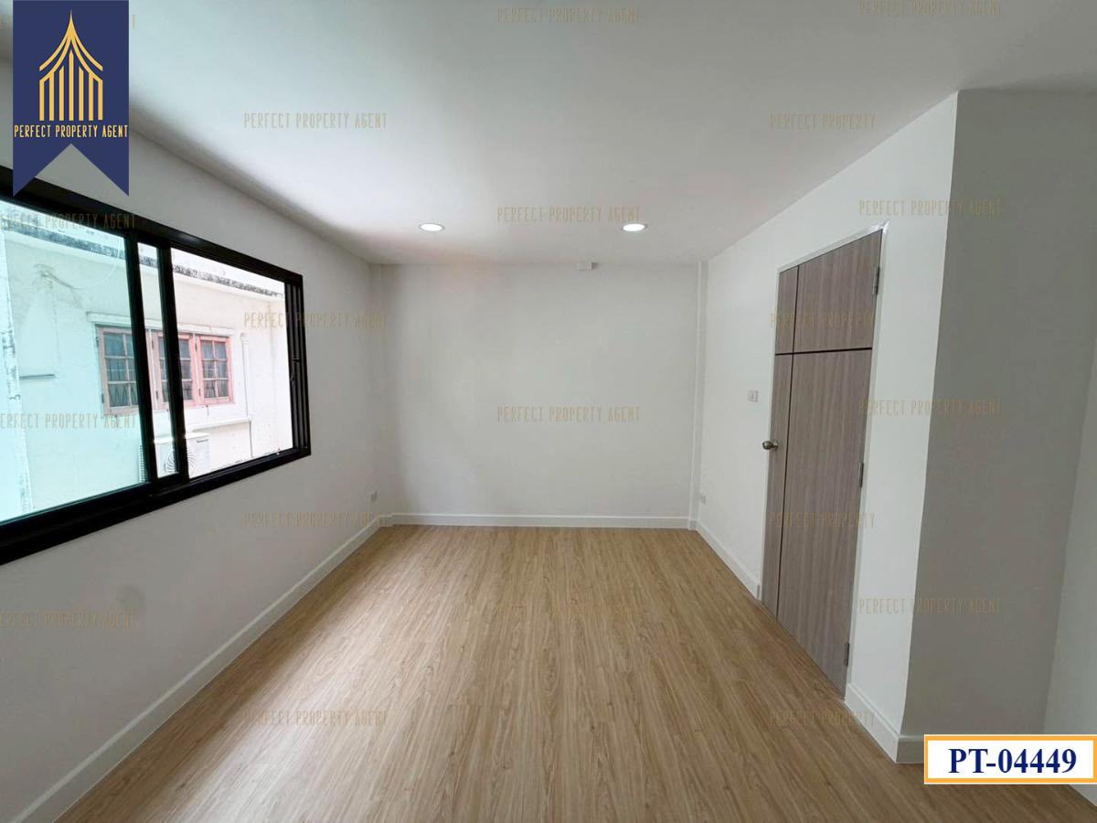 รูป ขายทาวน์โฮม 4 ชั้น รีโนเวทใหม่ทั้งหลัง สไตล์โมเดิร์น ทำเลดีปากเกร็ด  - รูปที่ 24/37