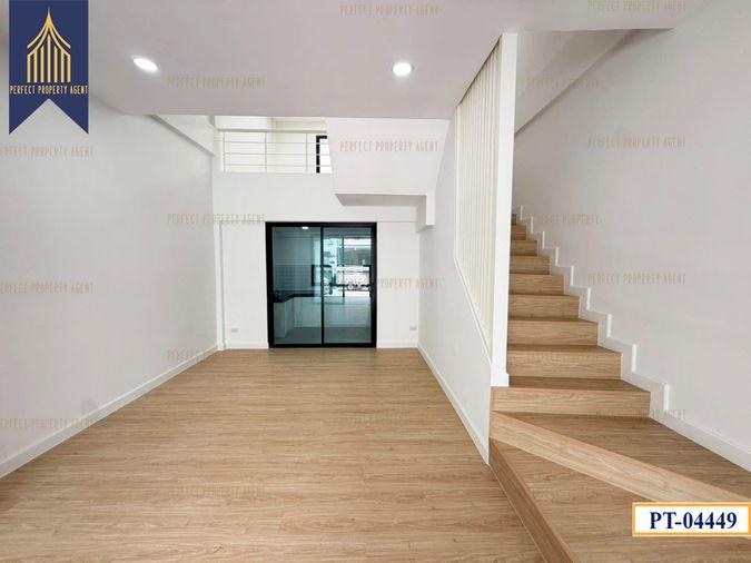 รูป ขายทาวน์โฮม 4 ชั้น รีโนเวทใหม่ทั้งหลัง สไตล์โมเดิร์น ทำเลดีปากเกร็ด  - รูปที่ 6/37
