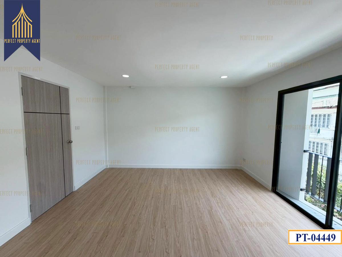 รูป ขายทาวน์โฮม 4 ชั้น รีโนเวทใหม่ทั้งหลัง สไตล์โมเดิร์น ทำเลดีปากเกร็ด  - รูปที่ 31/37