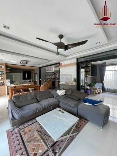 picture ✨ For Rent: The Palm Pattanakarn ✨💰 Only 120,000 THB/month - 2/8