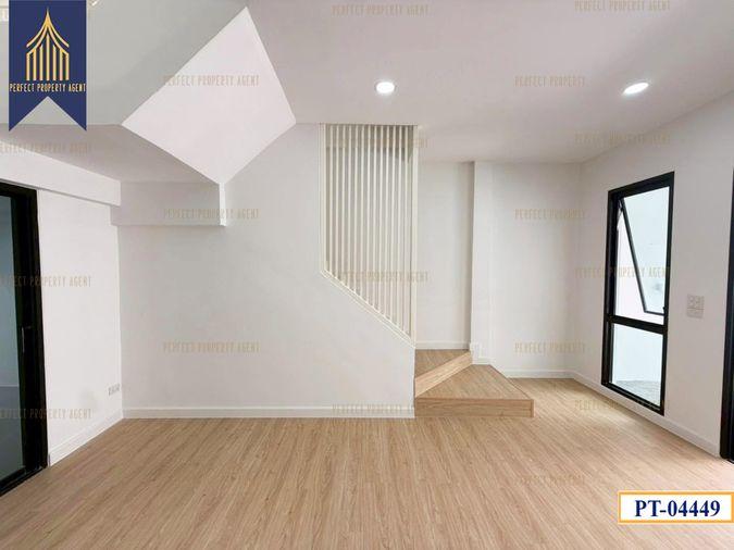 รูป ขายทาวน์โฮม 4 ชั้น รีโนเวทใหม่ทั้งหลัง สไตล์โมเดิร์น ทำเลดีปากเกร็ด  - รูปที่ 7/37