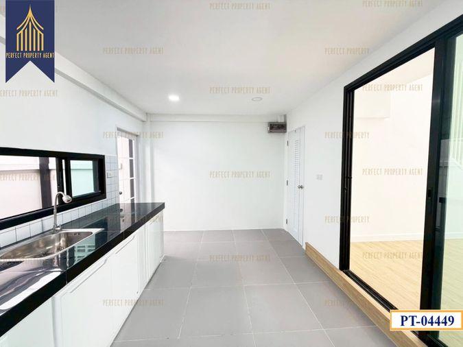 รูป ขายทาวน์โฮม 4 ชั้น รีโนเวทใหม่ทั้งหลัง สไตล์โมเดิร์น ทำเลดีปากเกร็ด  - รูปที่ 11/37