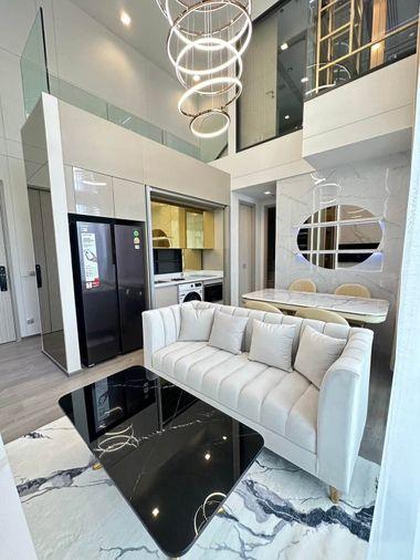รูป The Address Siam-Ratchathewi ขาย ห้องDuplex ตกแต่งโทน Luxury ผนังลายหินอ่อน เฟอร์นิเจอร์เรียงรายพร้อมใช้งาน - รูปที่ 2/9