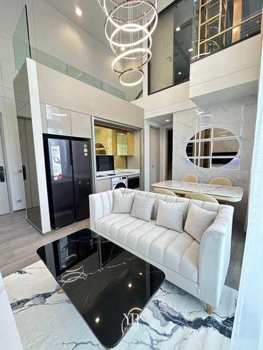 รูป The Address Siam-Ratchathewi ขาย ห้องDuplex ตกแต่งโทน Luxury ผนังลายหินอ่อน เฟอร์นิเจอร์เรียงรายพร้อมใช้งาน - รูปที่ 2/9