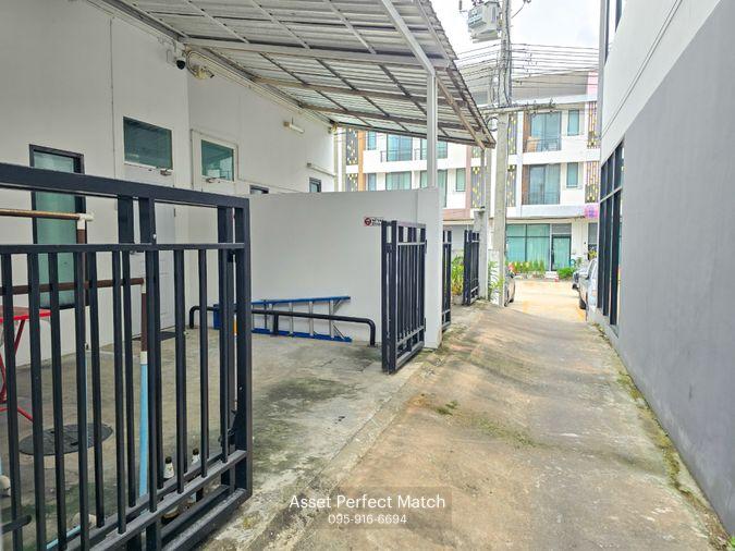 รูป ขาย อาคารพร้อมผู้เช่า ดีทาวน์ สวนเสือศรีราชา (D Town) 3 ชั้น 4 ห้องนอน 5 ห้องน้ำ |✨รับรายได้ทันที •สัญญายาวเช่าเต็มตลอด •ต้นโครงการหน้าบ้านไม่ชนใคร - รูปที่ 2/11