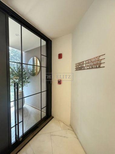 picture ✨ Ultimate Luxury Pool Access & Pet-Friendly! Private boutique residence steps to EmQuartier & Emporium ✨ - 9/27