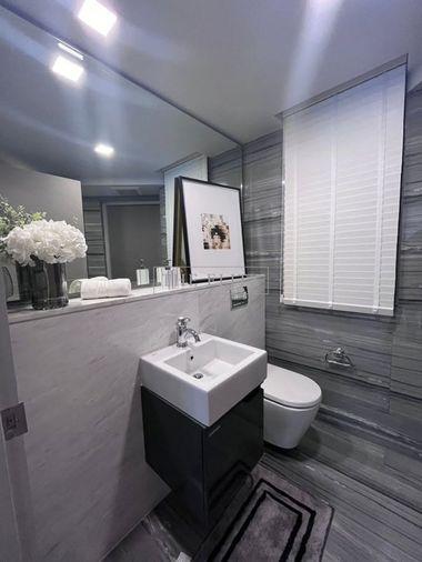 picture ✨ Ultimate Luxury Pool Access & Pet-Friendly! Private boutique residence steps to EmQuartier & Emporium ✨ - 12/27