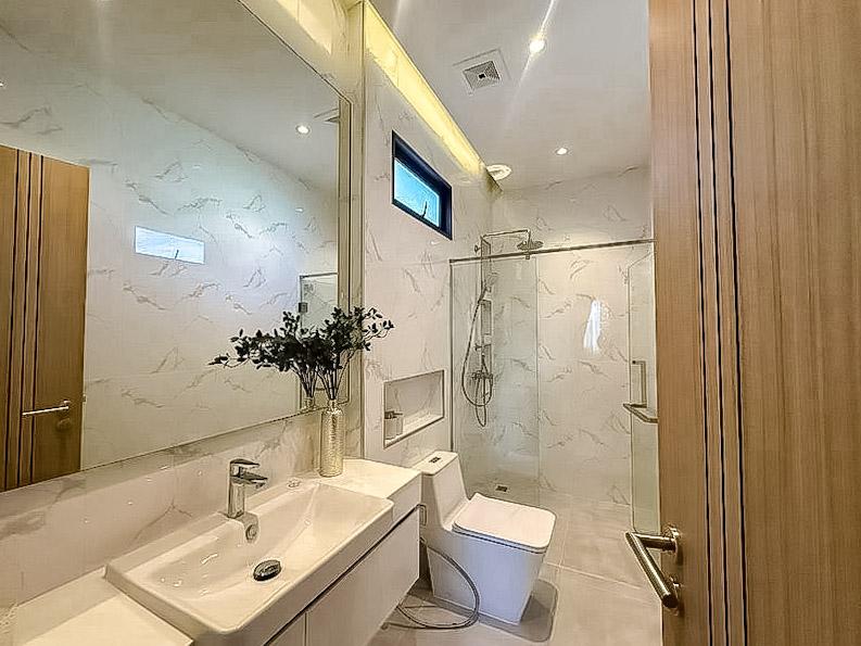 รูป High End House for Sale Thung Klom Tan Man 4Bed Private Pool - รูปที่ 16/17
