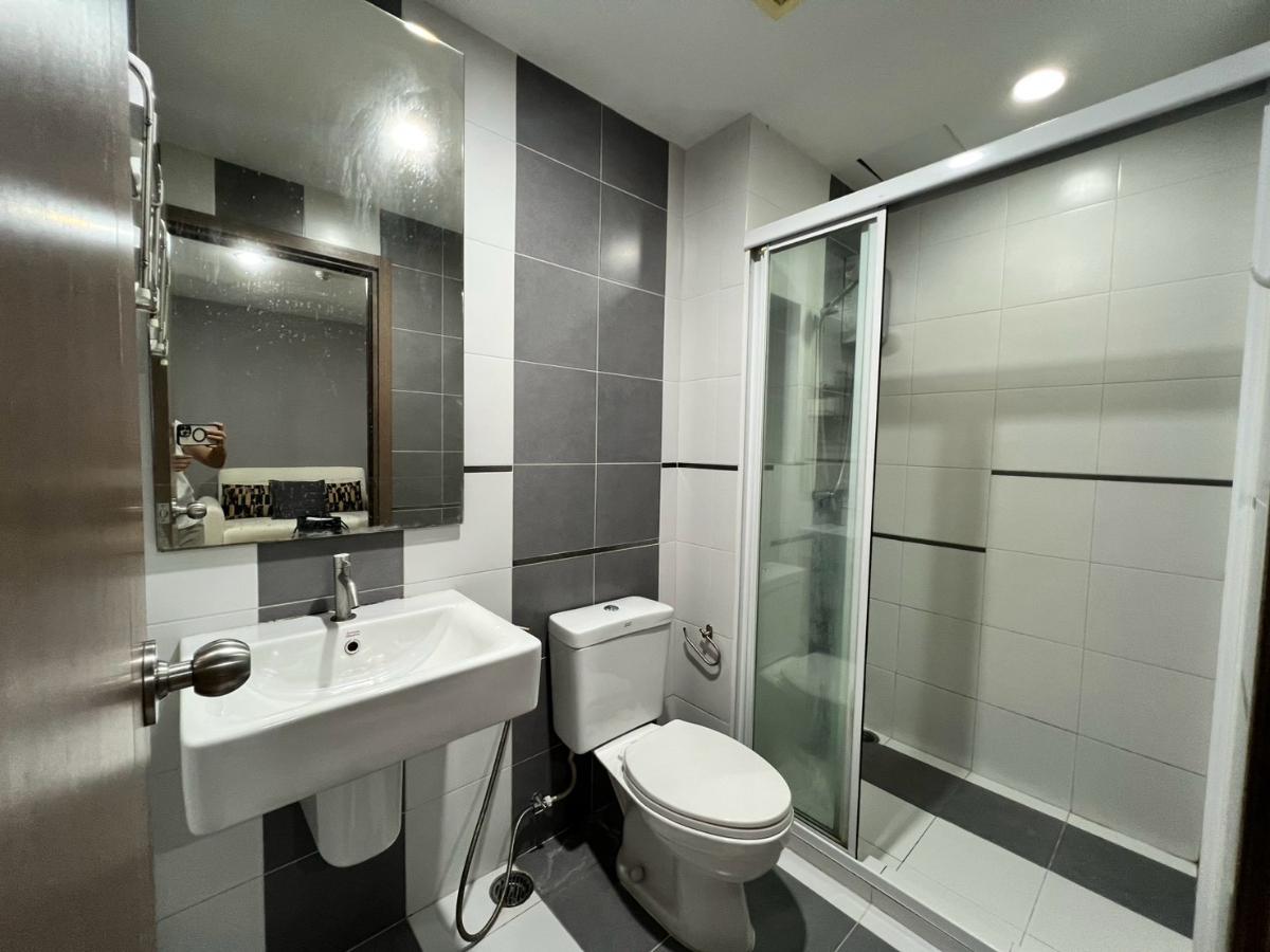 picture The Base Sukhumvit 77 condo, near BTS On Nut, with pool view. - 17/17