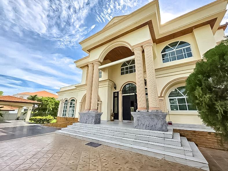 picture High End House for Sale Thung Klom Tan Man 4Bed Private Pool - 1/17
