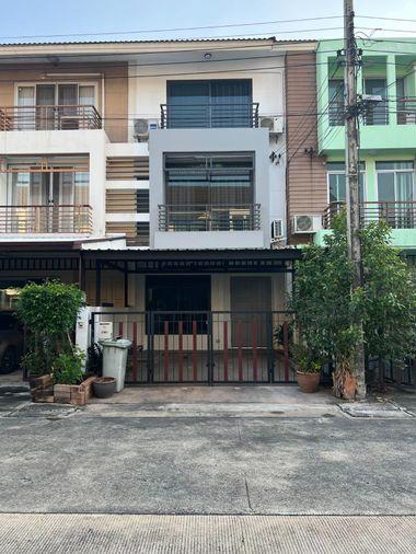 รูป 🟡 ขายด่วน!!! ทาวน์โฮม 3 ชั้น หมู่บ้าน วิสต้า ปาร์ค วิภาวดี-รังสิต (Vista Park Vibhavadi - Rangsit)  ทำเลศักยภาพ📍  ติดถนนใหญ่วิภาวดี ติดรถไฟฟ้า 2 สาย  - รูปที่ 1/10