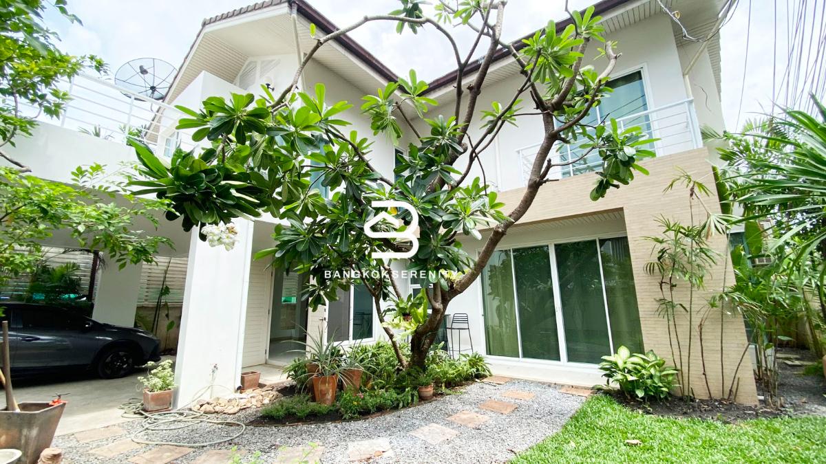 picture Pet friendly house for rent at Sukhumvit prompong - 1/18