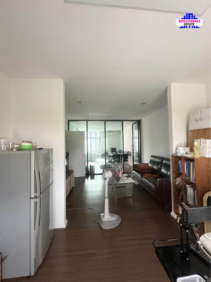 รูป 🟡 ขายด่วน!!! ทาวน์โฮม เพล็กซ์ เรสซิเด้นท์ นวมินทร์ 111 (Plex Residence Nawamin 111) ทำเลศักยภาพ 📍 กล้องวงจรปิดทั้งหลัง หน้าบ้านไม่ชนกับบ้านใคร - รูปที่ 5/12
