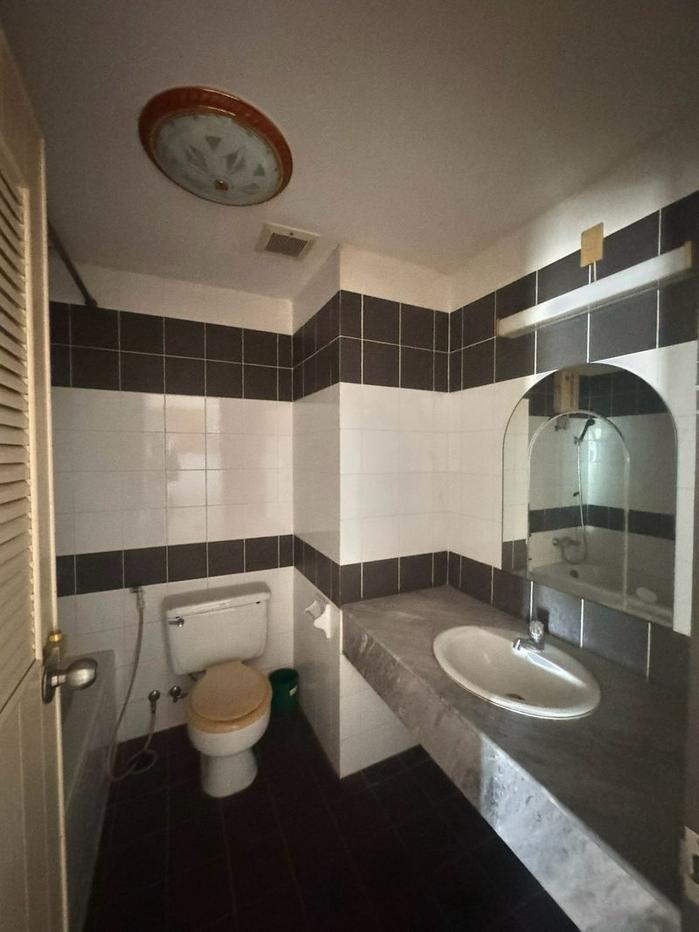 picture Bayview Condo for sale in Sriracha. Beautiful unit, ready to move in, with sea view. - 9/13