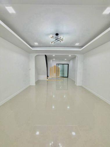 รูป 🏡✨ ขายทาวน์เฮ้าส์ 2 ชั้น | บางศรีเมือง–นนทบุรี 💰 2.49 ล้านบาท | ฟรีโอน 📐 17 ตร.ว. - รูปที่ 3/11