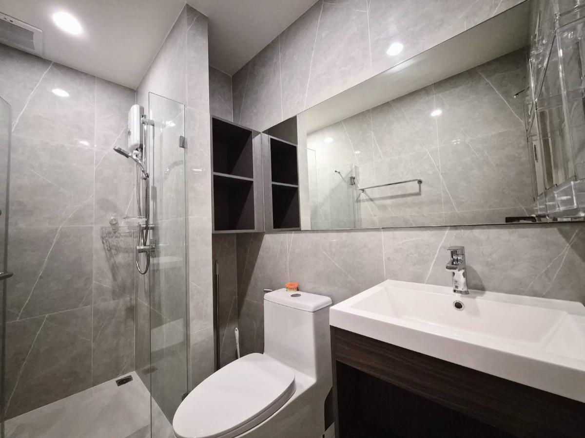 picture For Rent "𝐍𝐮𝐞 𝐃𝐢𝐬𝐭𝐫𝐢𝐜𝐭 𝐑𝟗 " 2 Bedrooms 1 Bathroom Size 35 Sqm. Floor 3  Near : MRT- Rama 9  - 20/21