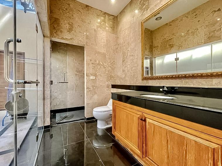 picture High End House for Sale Na Jomtien 4 Bedrooms Private Pool - 11/13