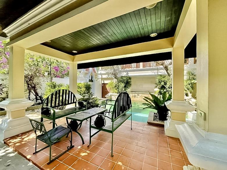 picture High End House for Sale Na Jomtien 4 Bedrooms Private Pool - 3/13