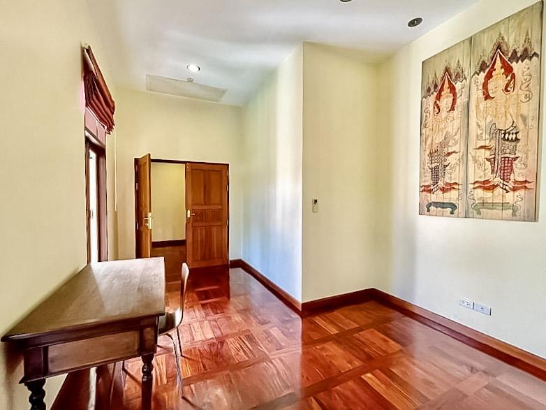 picture High End House for Sale Na Jomtien 4 Bedrooms Private Pool - 5/13