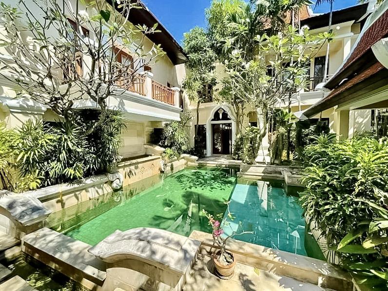 picture High End House for Sale Na Jomtien 4 Bedrooms Private Pool - 1/13