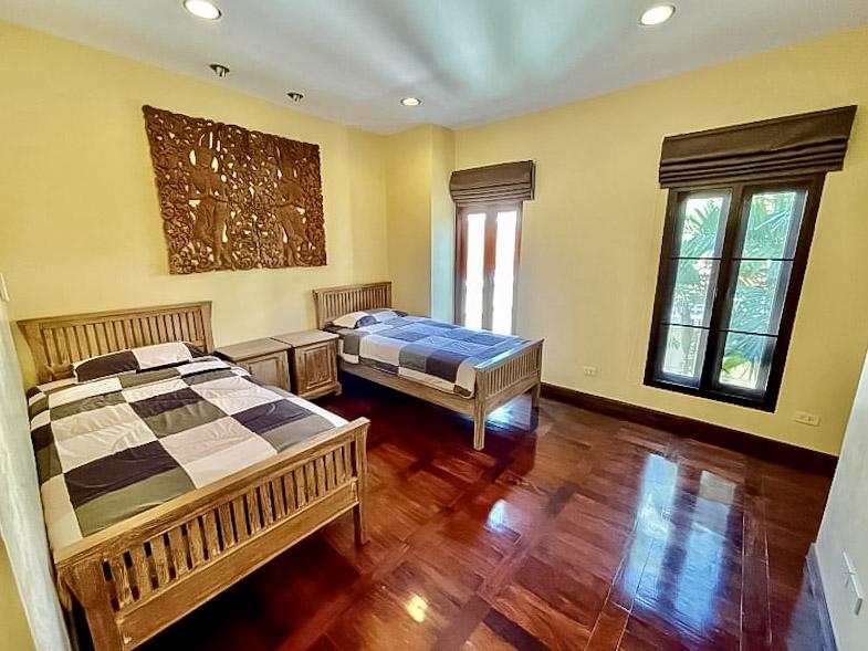 picture High End House for Sale Na Jomtien 4 Bedrooms Private Pool - 8/13