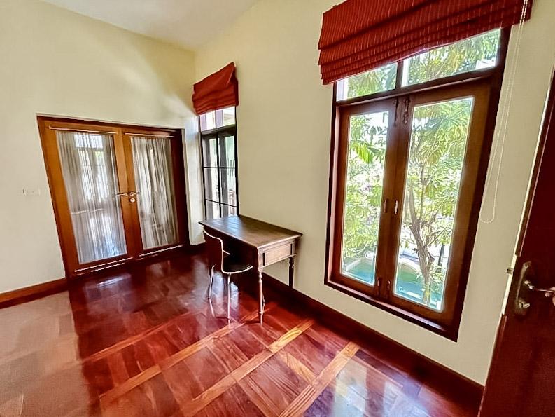 picture High End House for Sale Na Jomtien 4 Bedrooms Private Pool - 4/13