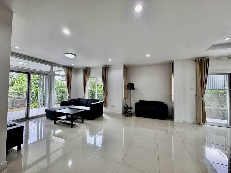 picture Detached house for rent, move in Ready, Country Home Lake and Park, Sriracha, Chonburi. - 2/16