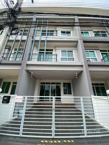 รูป HR3798ให้เช่าทาวน์โฮม 3 ชั้น หมู่บ้านรื่นฤดี 7 รามอินทรา-หทัยราษฎร์ พื้นที่กว้าง 181 ตรม. เลี้ยงสัตว์ได้ จดทะเบียนบริษัทได้ ใกล้รถไฟฟ้าสายสีชมพู - รูปที่ 1/15
