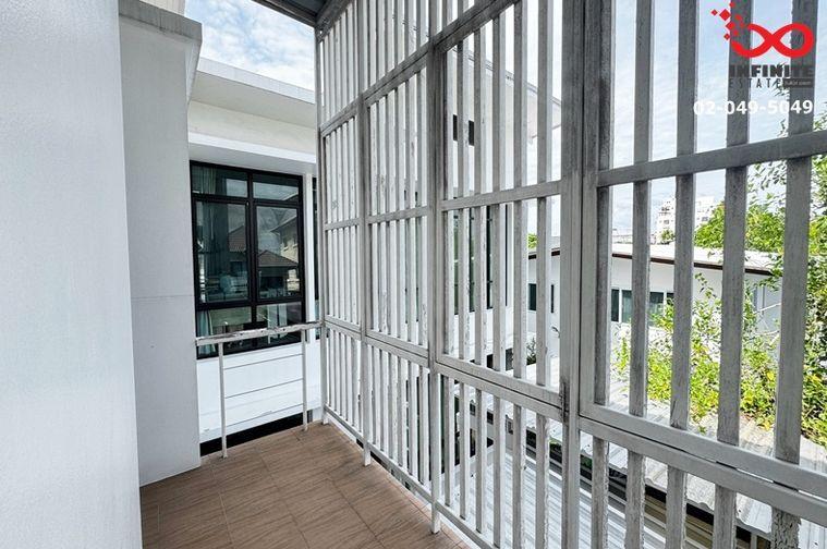 รูป ขายบ้านเดี่ยว สไตล์โมเดิร์น 2 ชั้น 97 ตร.ว. ลาดพร้าววังหิน 52 พร้อมโซลาร์เซลล์ 5 kW - รูปที่ 12/19
