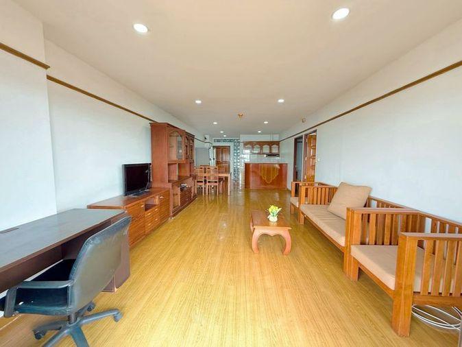 picture Condo for rent at Eastern Tower, Sriracha. Convenient location, close to workplaces and amenities. - 1/11