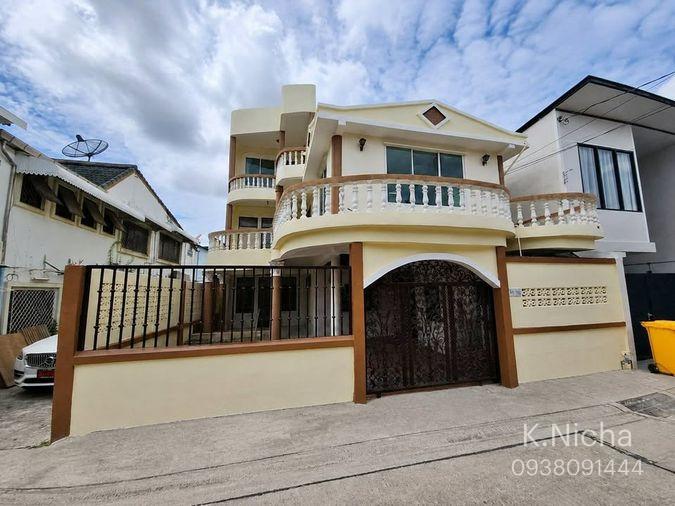 รูป HR38085ให้เช่า ทาวน์โฮมหัวมุม 54.2 ตร.ว. ย่านรัชดา-ลาดพร้าว (ใกล้ MRT ลาดพร้าว/ภาวนา) เหมาะทำ Home Office หรืออยู่อาศัย - รูปที่ 1/24