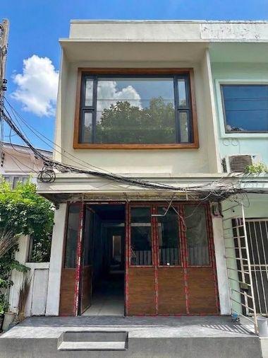 รูป HR3812ให้เช่าทาวน์โฮมดีไซน์ Boutique Mid-Century อินทามระ 3 (ใกล้ BTS สะพานควาย & จตุจักร) เหมาะทำ Airbnb / คาเฟ่ / โฮมสตูดิโอ - รูปที่ 1/5