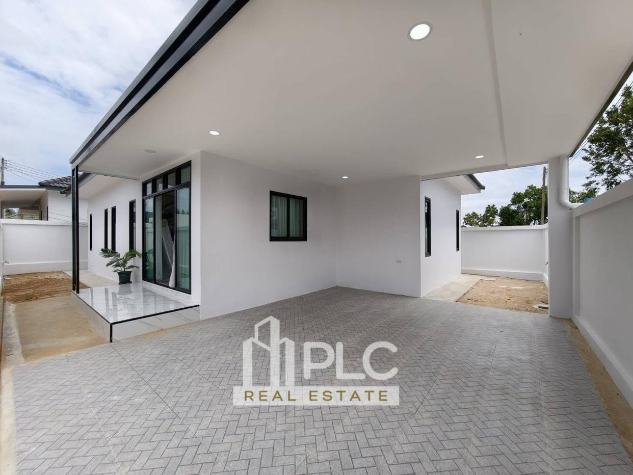 picture 3 Bedroom House for Sale Mabprachan Pattaya - 1/13