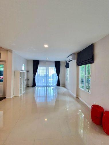รูป ให้เช่าบ้านเดี่ยว 2 ชั้น Mantana Rama 9–Srinakarin บ้านเดี่ยวพื้นที่กว้าง 68 ตร.วา บ้านเปล่า 48,000 / พร้อมเฟอร์ 55,000 บาท - รูปที่ 7/21