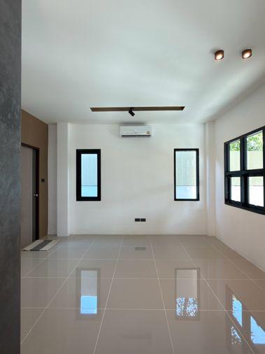รูป 🏡✨ ขายบ้านเดี่ยว 2 ชั้น บ้านใหม่สไตล์โมเดิร์น ทำเลหนองจ๊อม–สันทราย เชียงใหม่ ราคาเพียง 2.19 ล้านบาท ฟรีค่าโอน ✨🏡   #CSS101950 - รูปที่ 5/23