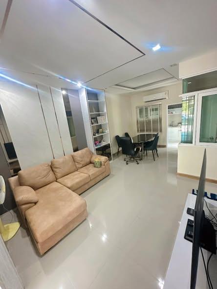 รูป 🔥 ขายทาวน์โฮม✅ โกลเด้นทาวน์ - เลียบคลองทวีวัฒนา สาย 3 | Golden Town - Along Thawi Watthana Canal, Sai 3 🏡 - รูปที่ 2/13