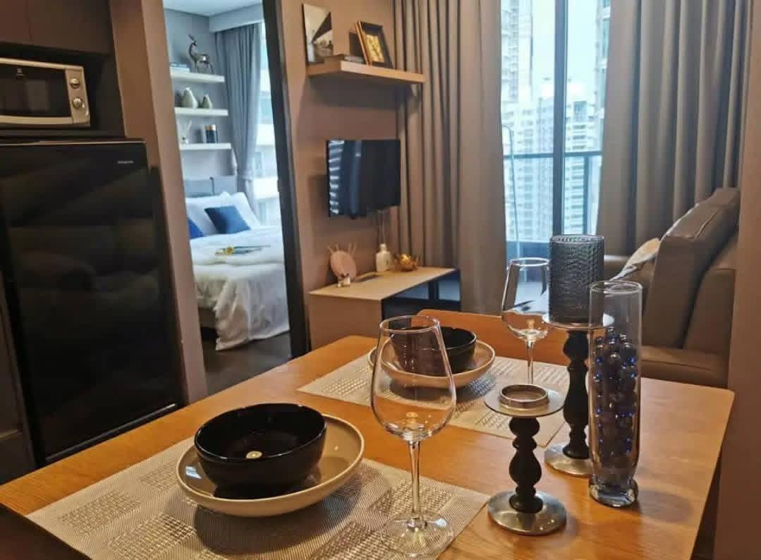 picture 1Bed | 1Bath | BTS Phrom Phong | 31sqm | THB 25,000/mo | Fl.24 — The Lumpini 24 Bangkok - 1/4