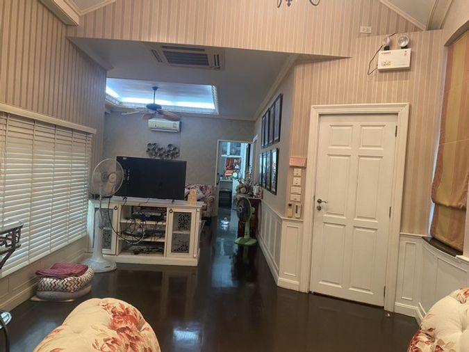 รูป ขาย บ้านเดี่ยว พร้อมอยู่ ในหมู่บ้านภัสรี ใกล้สถานีรถไฟฟ้าหลักสองและห้างสรรพสินค้าเดอะมอลล์บางแค เพียง 8 นาที เป็นบ้านสร้างเองสไตล์สเปน  - รูปที่ 22/32