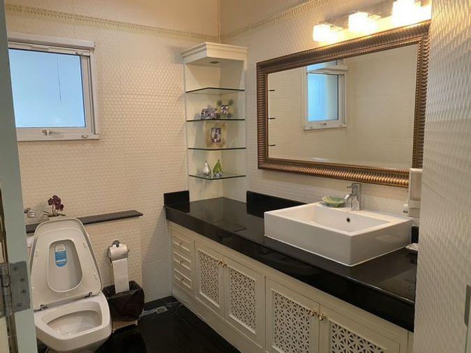รูป ขาย บ้านเดี่ยว พร้อมอยู่ ในหมู่บ้านภัสรี ใกล้สถานีรถไฟฟ้าหลักสองและห้างสรรพสินค้าเดอะมอลล์บางแค เพียง 8 นาที เป็นบ้านสร้างเองสไตล์สเปน  - รูปที่ 16/32