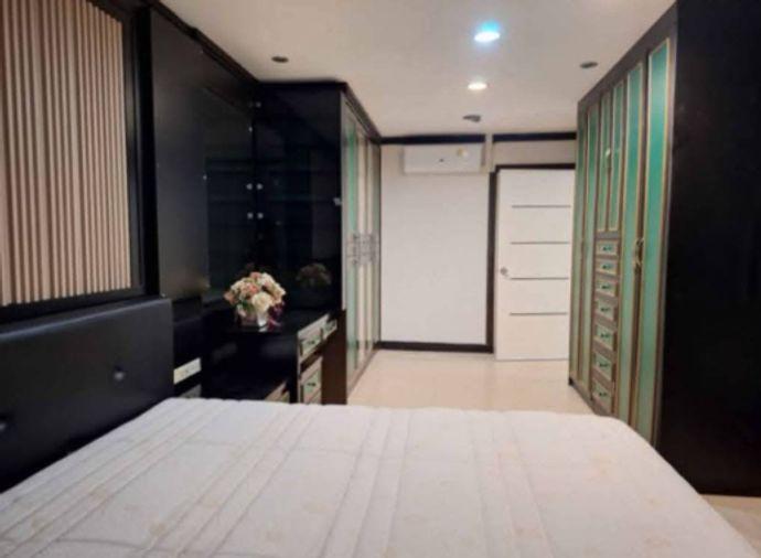 picture 1Bed | 1Bath | MRT Sukhumvit | 79sqm | THB 25,000/mo | Fl.17 — Asoke Place Bangkok - 8/10