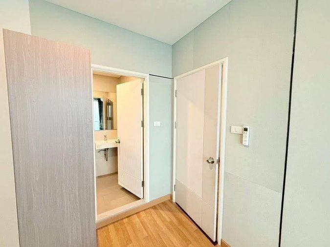 picture 1Bed | 1Bath | BTS Surasak | 29sqm | THB 14,000/mo | Fl.12 — Lumpini Place Ratchada-Sathu Bangkok - 5/10