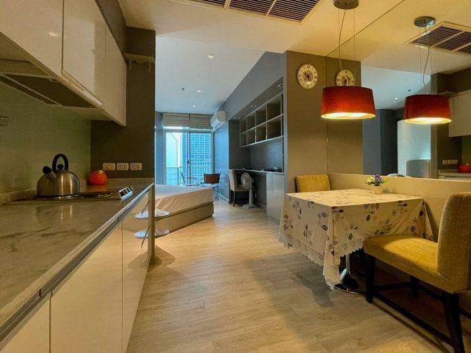 รูป สตูดิโอ | 1 ห้องน้ำ | BTS Saphan Taksin | 42 ตร.ม. | 17,000 บาท/เดือน | ชั้น 17 — Baan Sathorn Chaophraya กรุงเทพฯ - รูปที่ 1/8