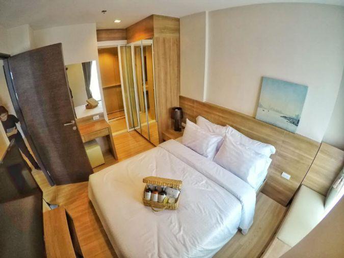 picture 1Bed | 1Bath | BTS Saphan Taksin | 35sqm | THB 21,000/mo | Fl.28 — Rhythm Sathorn Bangkok - 2/10