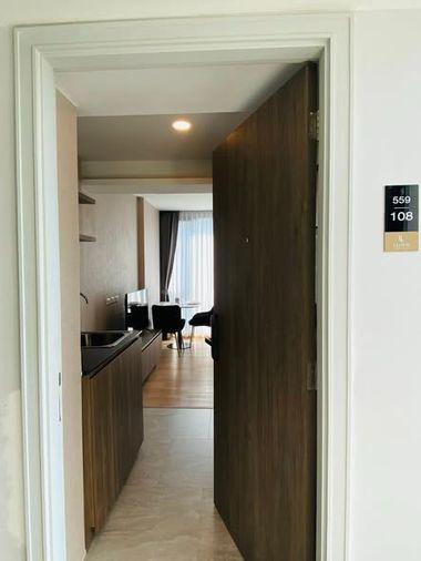 รูป 1 ห้องนอน | 1 ห้องน้ำ | MRT Phetchaburi | 27 ตร.ม. | 18,000 บาท/เดือน | ชั้น 8 — Lloyd Soonvijai - Thonglor กรุงเทพฯ - รูปที่ 1/5