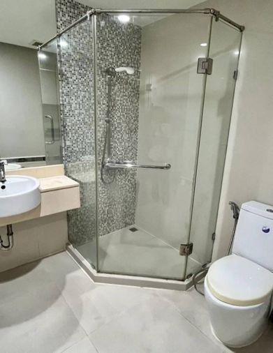 picture 1Bed | 1Bath | BTS Ratchadamri | 45sqm | THB 24,000/mo | Fl.9 — The Rajdamri Bangkok - 8/9
